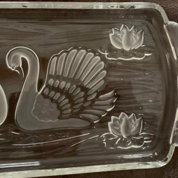 VINTAGE MIKASA WALTHER CRYSTAL GLASS TRAY WITH SWANS & LILY PADS, EUC/LIKE NEW - Picture 2 of 5